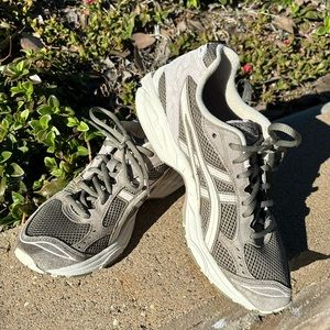 ASICS vintage style Gel Kayano 14 Like New!